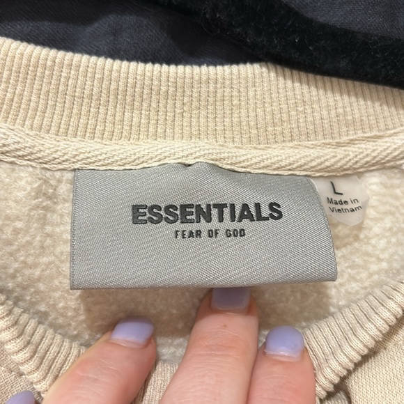 Essentials Sweatshirt - Picture 3 of 4